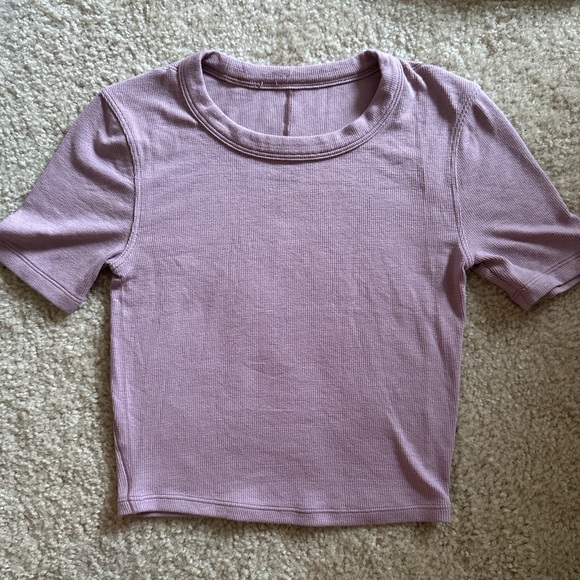 Lululemon Lavender Short Sleeve Top - Picture 1 of 3